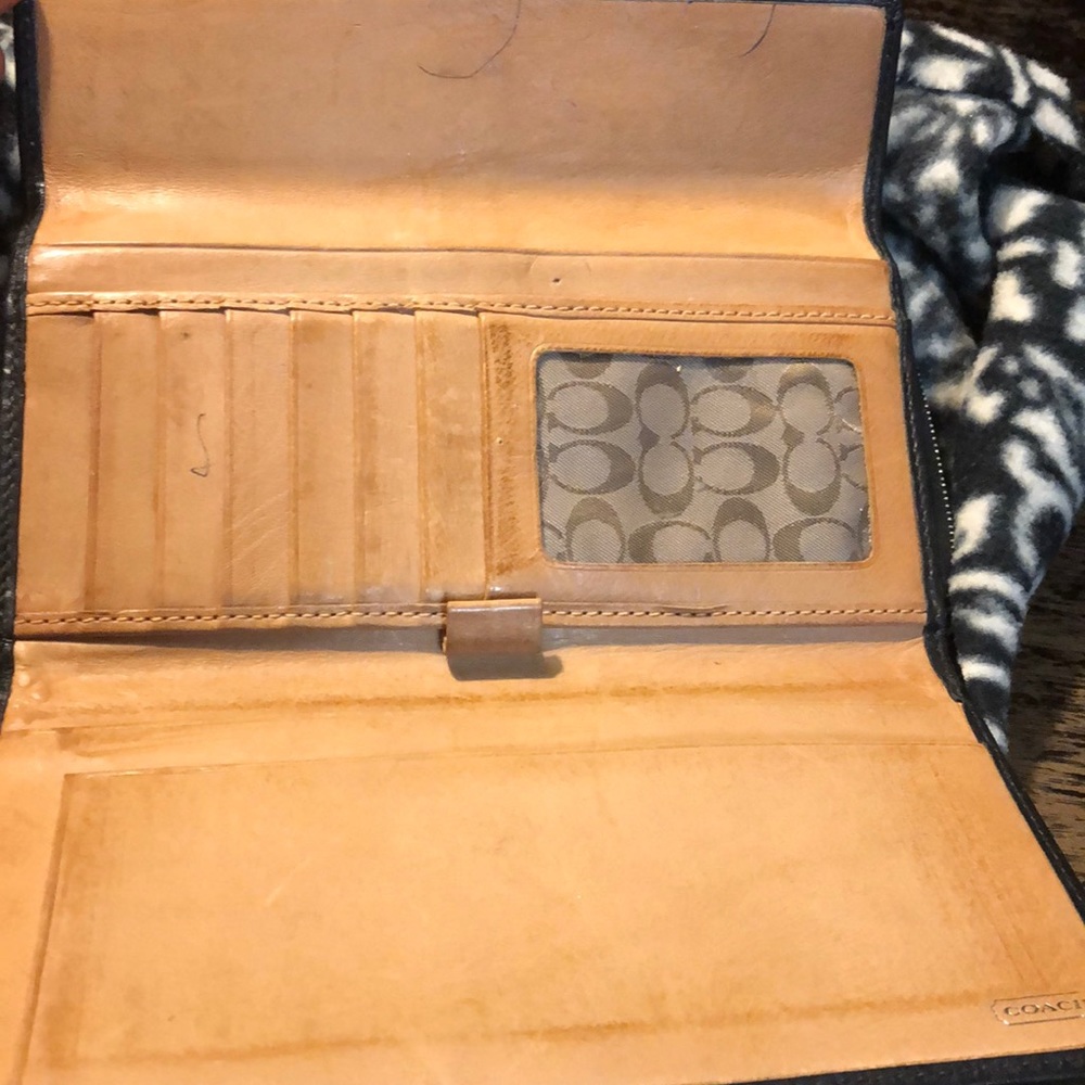 Coach Wallet - Picture 5 of 8